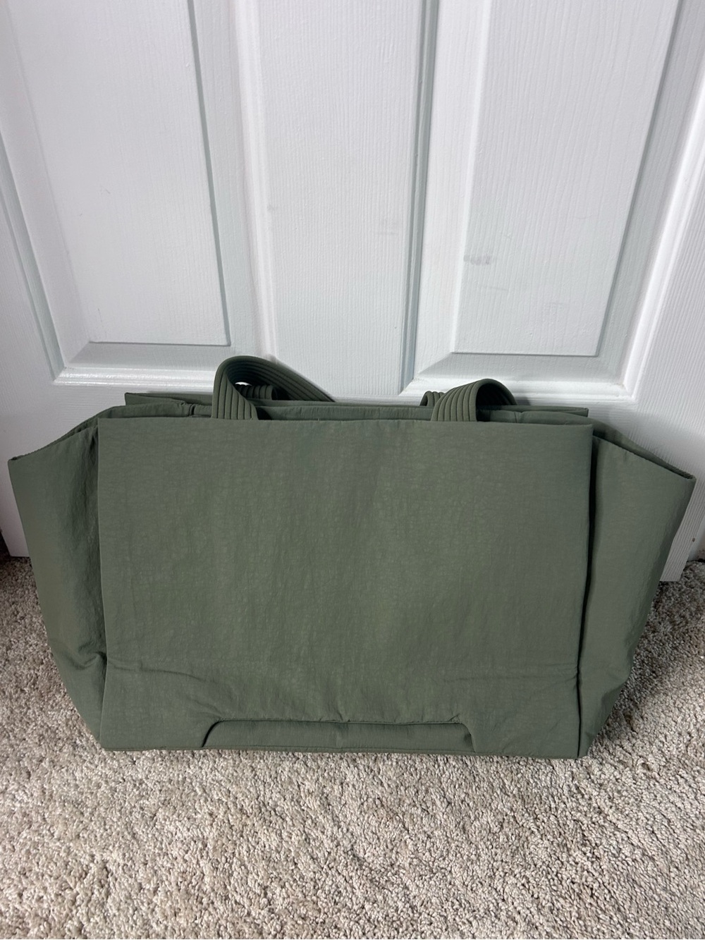 NWOT Lululemon Triple Compartment Tote Bag- Bay Leaf/ 18L - Picture 10 of 15